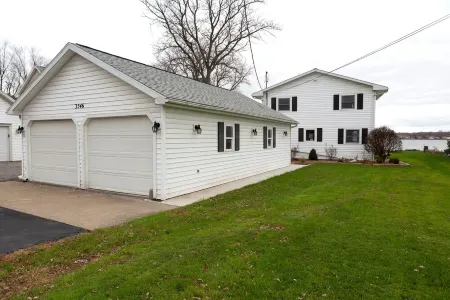 North end lake house walking distance to town amenities!