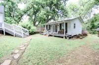 NEW - Adorable Cottage w/ Full Kitchen/ Free Tandem Bike