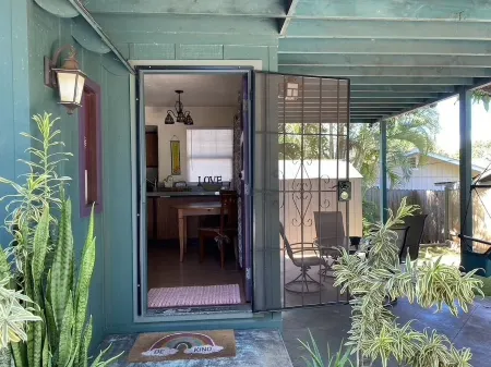 Gingerbread House-Less than a mile from Paia town and all North Shore beaches Отели рядом с достопримечательностью «Paia»