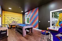 Lamplighter House - Hot Tub, Firepit, Sauna & Games 15-min from Asheville, NC