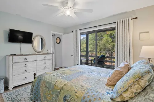 Amazing Lagoon View, Largest Balcony in Fiddlers Cove!  5 min walk to the beach!