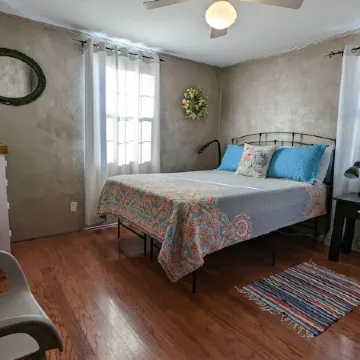 Great house for making memories! Two living areas, bar, and pool table