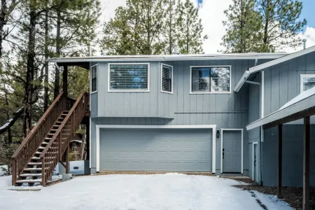 Adorable 1 BR Guest Suite w/ Fireplace & Patio