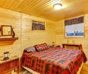 Spacious 3 Story Cabin. Access to UTV/ATV Trails & Near Lake Arbutus