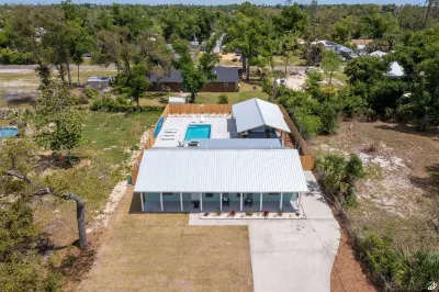 TWISTED TURTLE! 3bed/2bath home with POOL & GAME ROOM in Historic St. Andrews! Hotels near The Little Mustard Seed