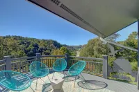 Beautiful hilltop retreat, secluded yet convenient to Asheville, Weaverville. Hotels in Madison County