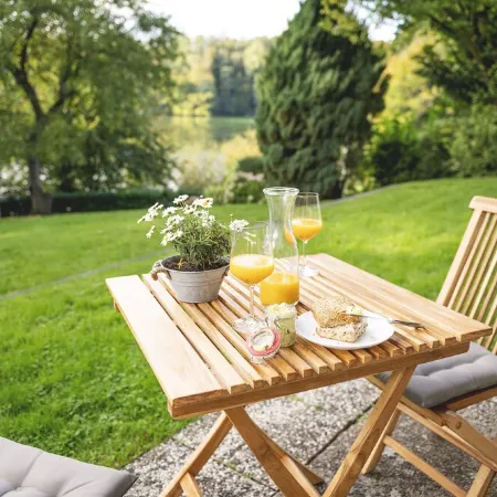 Modern vacation apartment directly on the Schloßsee, with its own terrace