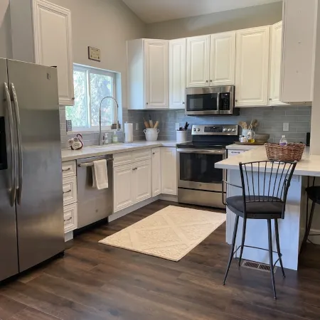 Guest Apartment close to Ski Resorts, Hiking Trails, Shopping Restaurants & more