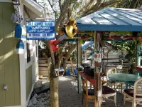 Historic Beach Cottage steps from beach. Pet friendly!