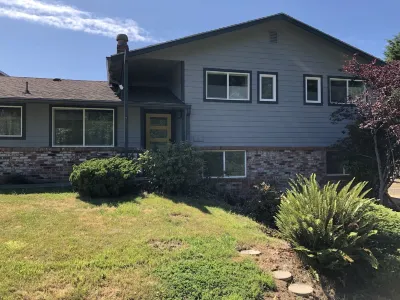 Falcon House - Modern ranch next to city park and just 5 blocks from the beach.