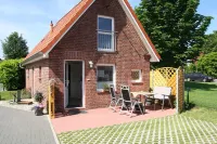 Detached holiday home "Kleines Häuschen" in the old country, Hollern-Twielenfleth Hotels in Hollern-Twielenfleth