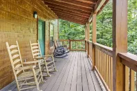 Seclusion Mt. View 3 King Screened Deck Hot Tub Pool Table Pigeon Forge