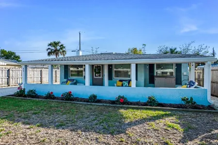 Cozy beach house - 5 min walk to the beach (Pet-Friendly Отели в г. Ормонд Бич