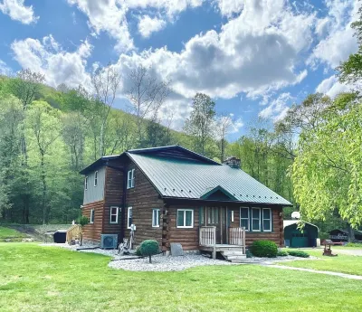 The Fox Den: Raystown Vacations ~ Linens Incl ~ EZ Boat Parking~ Dogs Welcome!
