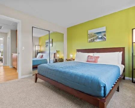 Resort-style Home with stunning views, pool, hot tub, putting green โรงแรมในฟอลล์บรูค