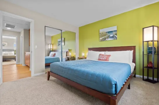 Resort-style Home with stunning views, pool, hot tub, putting green