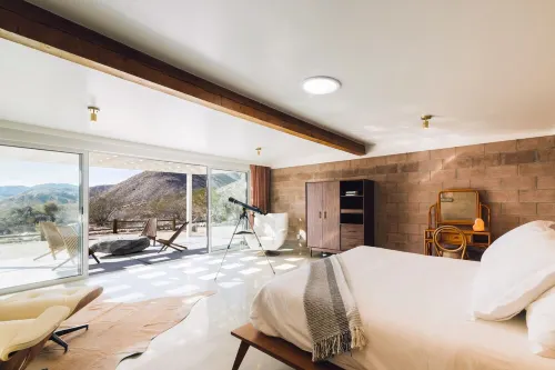 The Mallow House Secluded Mid-Century Ranch with Desert Views near Joshua Tree