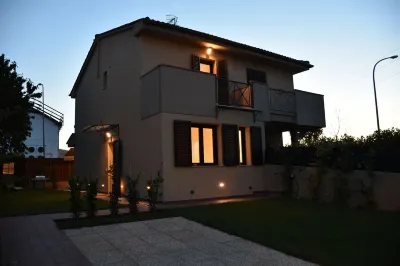 Seaside house with private garden Hotel in zona Follonica
