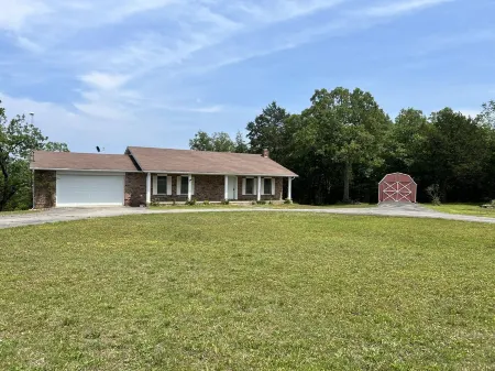 Perfect for family getaway or a fishermen retreat!