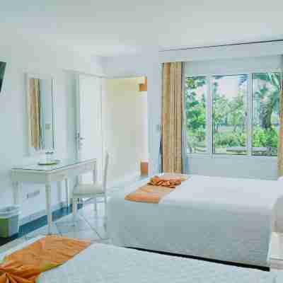 Las Olas Beach Resort Rooms