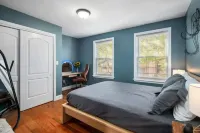 Colorful, Comfy & Modern - Close to NYC - Parking! Hotels in Mt Vernon