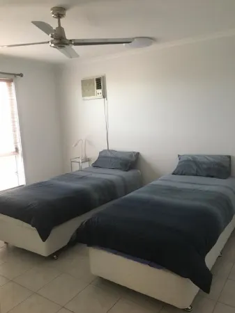 Great ocean views from spacious entertaining deck Отели в г. Сидана