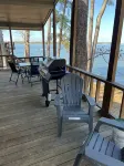 Lakeside getaway on Toledo Bend Lake with private pier access for fishing.
