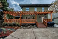 The Alder house with a Park view! Hotels near Pioneer Park Aviary