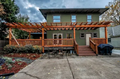 The Alder house with a Park view!