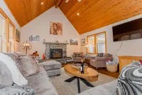 Custom Home In The Lost Sierras w/ Pool Table
