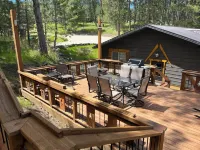 2 King beds, huge deck at a picturesque chalet