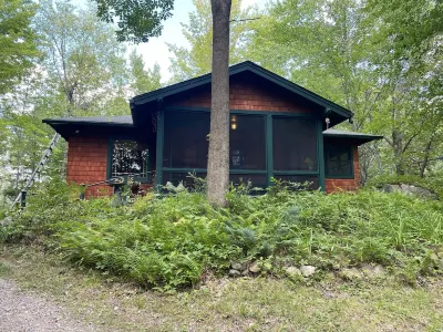 Cozy Cottage Escape on 123 acres