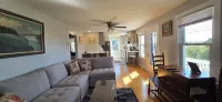 Hillside 3-bedroom bungalow 1 mile from Harrisonburg City limits, great views!