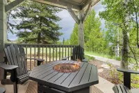Remodeled Granby Ranch Condo - 20 Miles to Rmnp w/ Hot Tub & Firepit