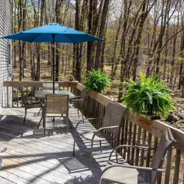 Creekside Cabin in Poconos Mountain Resort