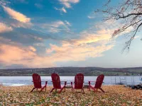 Charming Waneta Lake Front Cottage! Kayaks! Wine Country Flx Hotels in Tyrone