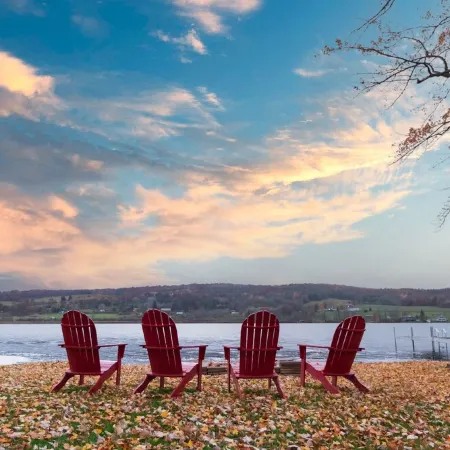 Charming Waneta Lake Front Cottage! Kayaks! Wine Country Flx