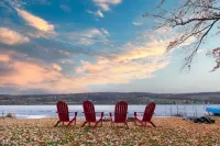 Charming Waneta Lake Front Cottage! Kayaks! Wine Country Flx