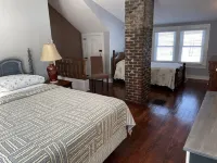 Cottage type private house in quiet neighborhood