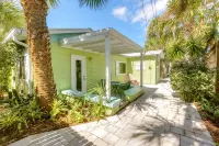 Beautiful downtown Melbourne Beach renovated apartment one block from the beach! Hotels in Melbourne Beach