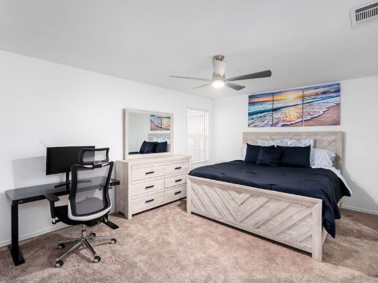 Lackland AFB Heated pool l Foosball l 4 Bedroom Retreat
