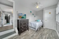 Waterfront w/dock & hot tub, bring your boat/jet ski-5 minutes from beach-LBI!!!