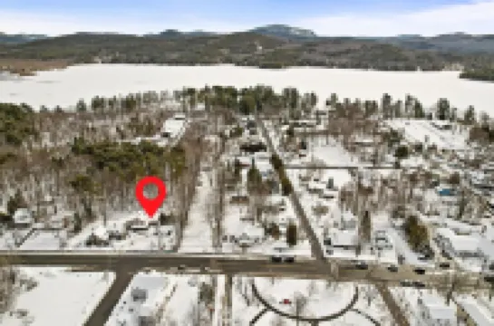 Bubar Barn - screen porch, deck, + parking