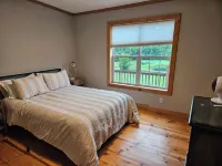 Big Sky Cabin! Hot Tub! on the Wine Trail! Fire Pit! Pool Table! Large Deck!