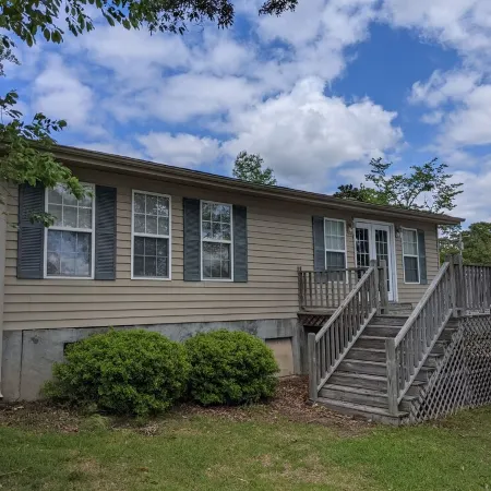 Lakefront, private dock, boat access
