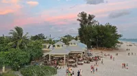 Private Backyard w/ Heated Pool Near Anna Maria Island & Siesta Key Beaches!