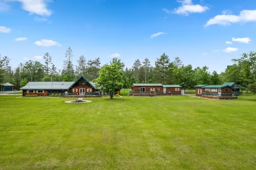 MUST SEE! COZY LOG CABIN WITH SAUNA & HOT TUB! Hotel a Sylvan Township