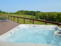 Escape to The Pines, the perfect destination for romance, seclusion & relaxation Hotels in Freeman