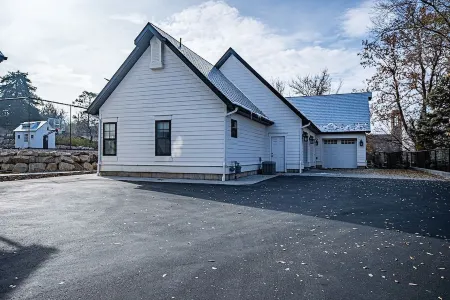 Guest House - 1 Bedroom North Salt Lake Stay