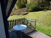 Independent apartment in house facing south over the lake